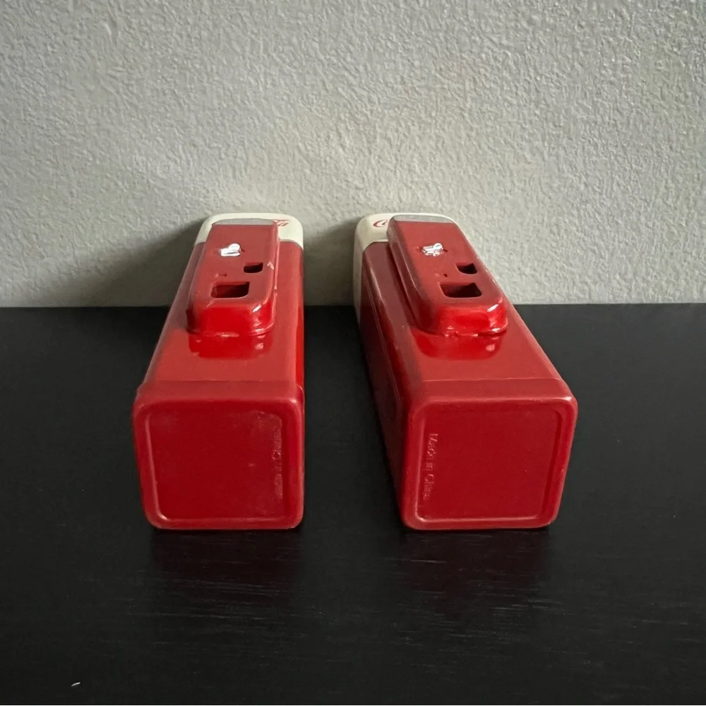 Vintage 1993 Coca Cola Gas Pump Salt Pepper Shakers Set Red White Retro Kitchen